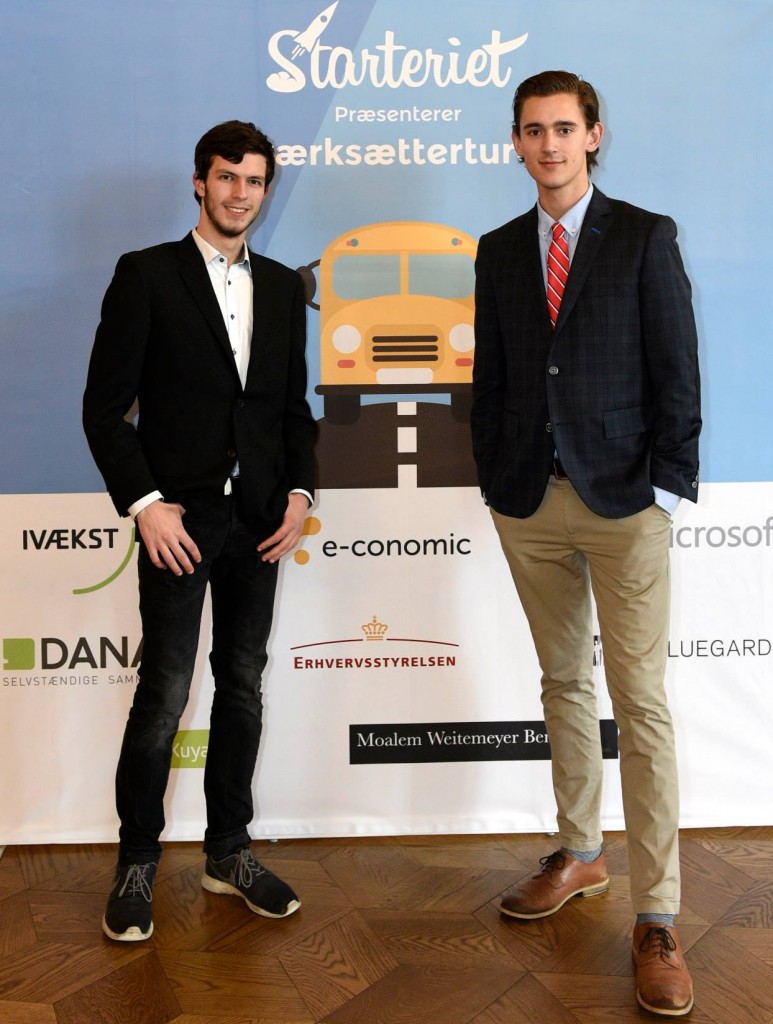 Frederik Spang Thomsen, medstifter af www.dbold.dk og spangdev.dk, foran kameraet med Nicolai Sabro Hansen, stifter af www.dbold.dk.